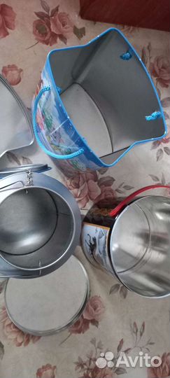 Жестяные банки для новогодних подарков