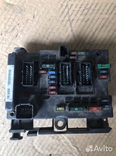 Блок предохранителей Пежо 307 (518)