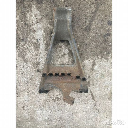 Кронштейн реактивной тяги