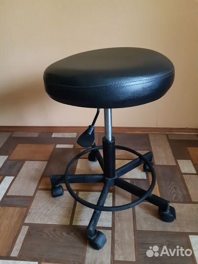 Стул мастера парикмахерский