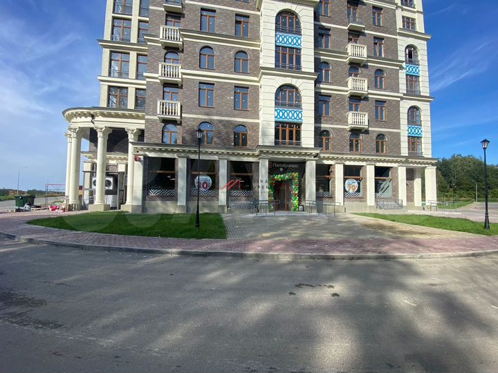 Продам торговое помещение, 324 м²