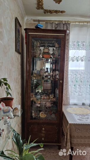 Шкаф витрина 