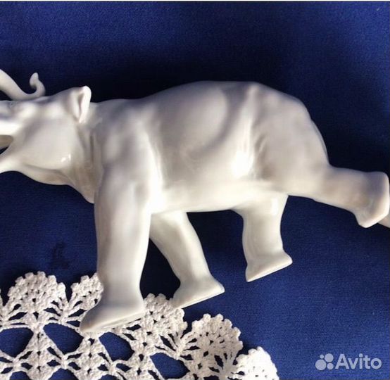 Статуэтка фарфоровая 