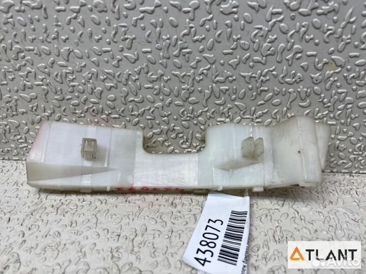 Крепеж бампера передняя правая nissan cube