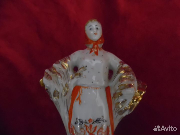 Девушка С ВДНХ и фарфор СССР