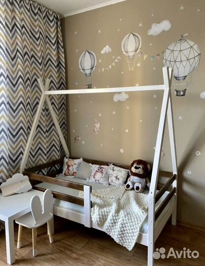 Детская кровать вигвам с комбинированным выкрасом