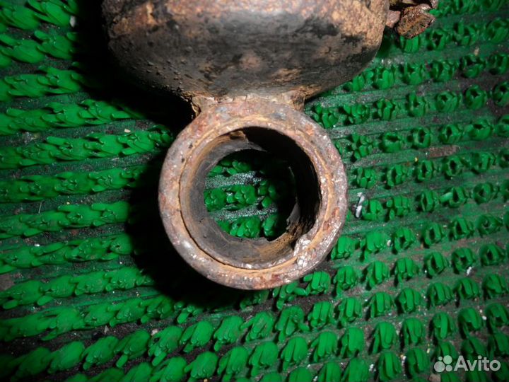 Стойка амортизатора задняя правая Hyundai Santa F