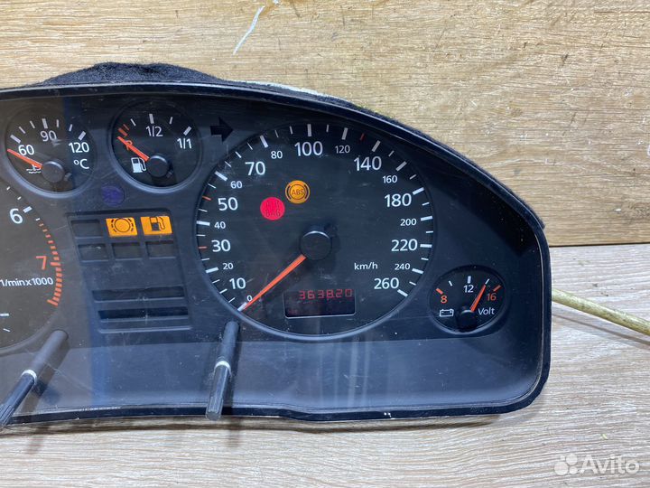 Панель приборов Audi A6 C5 бензин 1121274