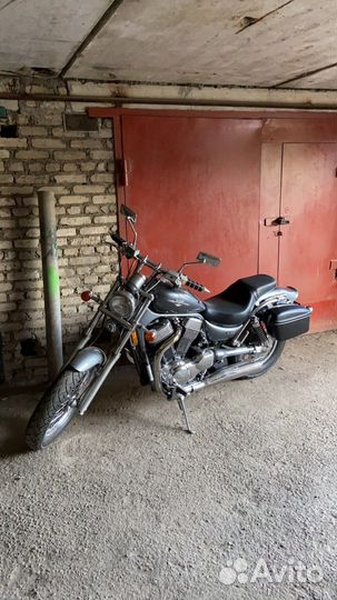 Suzuki Boulevard S83