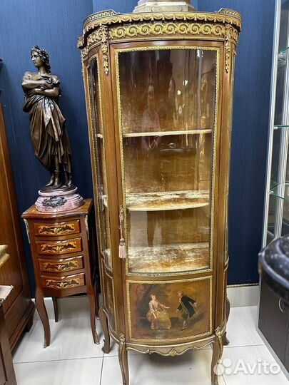 Старинная витрина в стиле Людовика XV