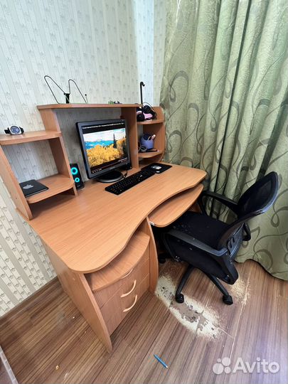 Компьютерный стол