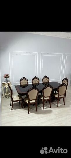 Стол и стулья