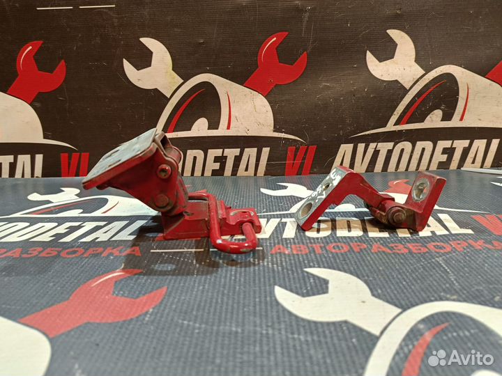 Петли двери задней Skoda Octavia Tour