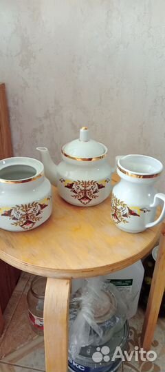 Сахарница,заварной чайник и молочник