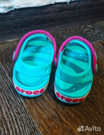 Сандали crocs для девочки 22 размер