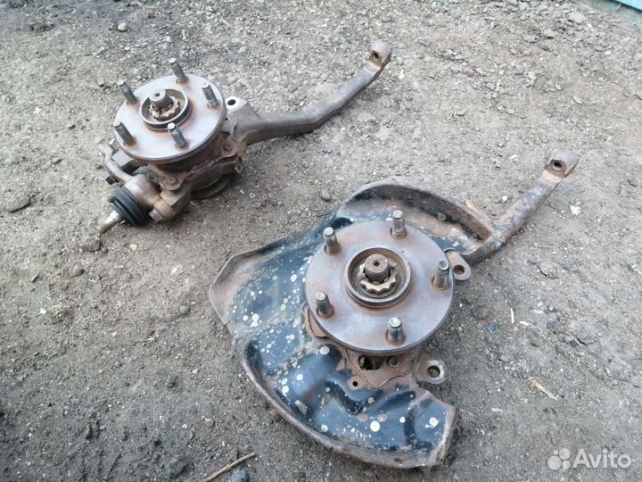 Кулак поворотный передний Toyota Mark 2 105