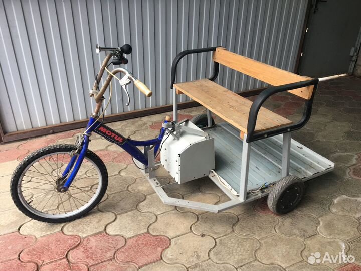 Трёхколёсный электрический скутер трицикл