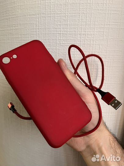 Чехол на iPhone 8 + кабель