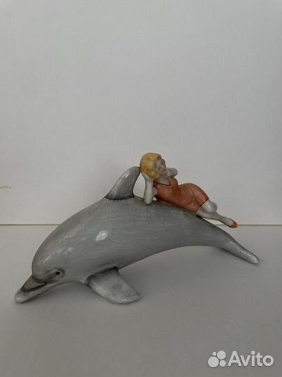 Фарфоровая статуэтка