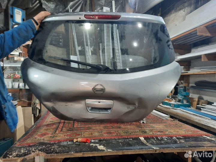 Стекло багажника на Ниссан Тиида