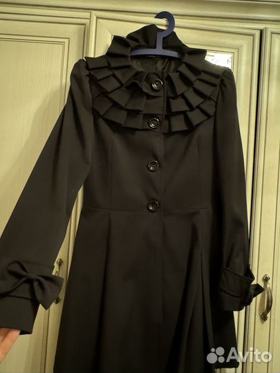 Приталенный плащ