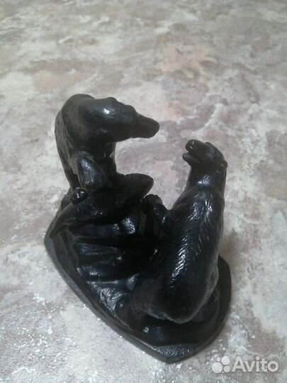 Медведи с рыбой Касли