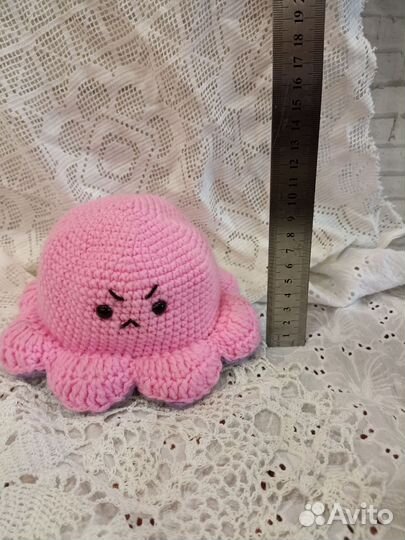 Вязаная игрушка осьминог перевертыш