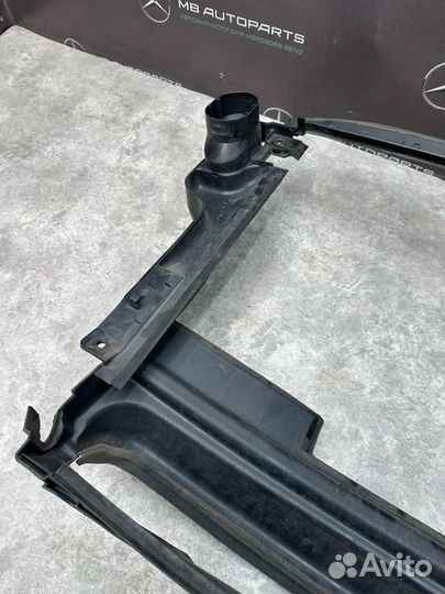 Воздухозаборник передний Mercedes-Benz Ml350 W164