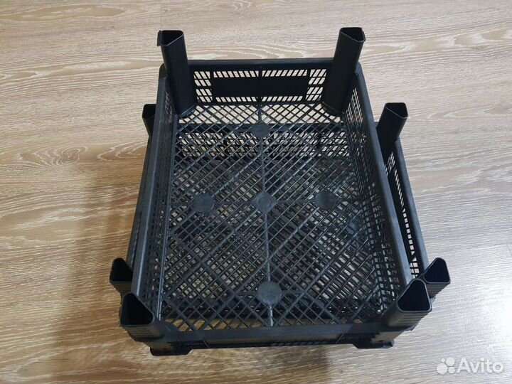 Ящик пластиковый на ножках, новые