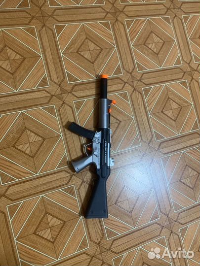 Игрушечный автомат на батарейках