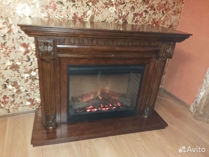 Портал с электрокамином из дерева