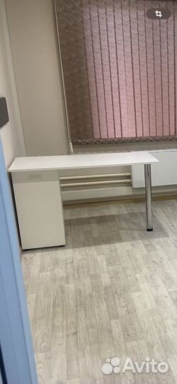 Педикюрное кресло, стол маникюрный