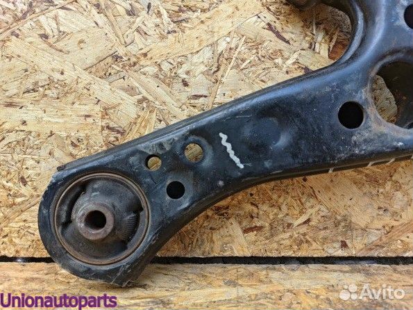 Toyotа С-HR (2016-2023) Передний рычаг с шаровой