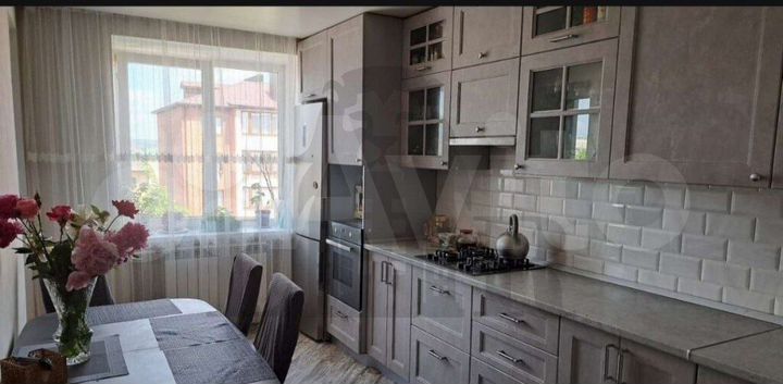 2-к. квартира, 56 м², 3/6 эт.