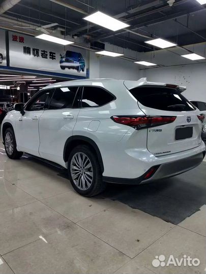 Toyota Highlander 2.5 AT, 2022, 28 000 км