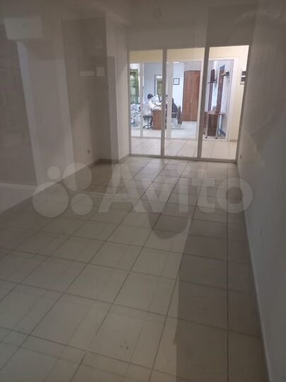 Торговое помещение, 700 м²
