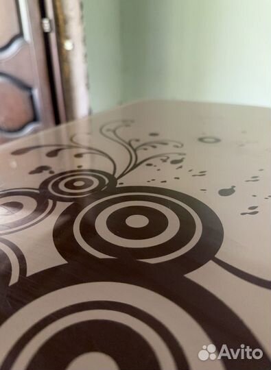 Стол обеденный