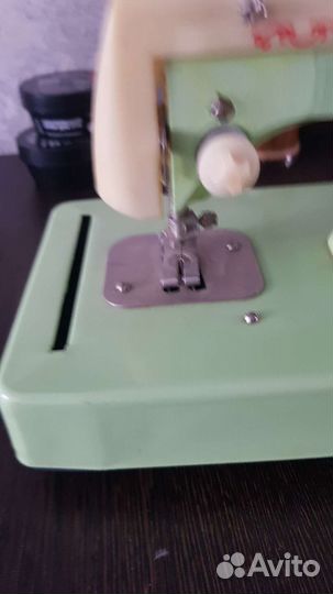 Детская швейная машинка Ладушка СССР
