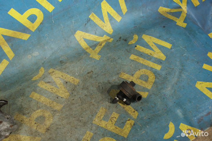 Клапан вентиляции бака Audi 100 C4