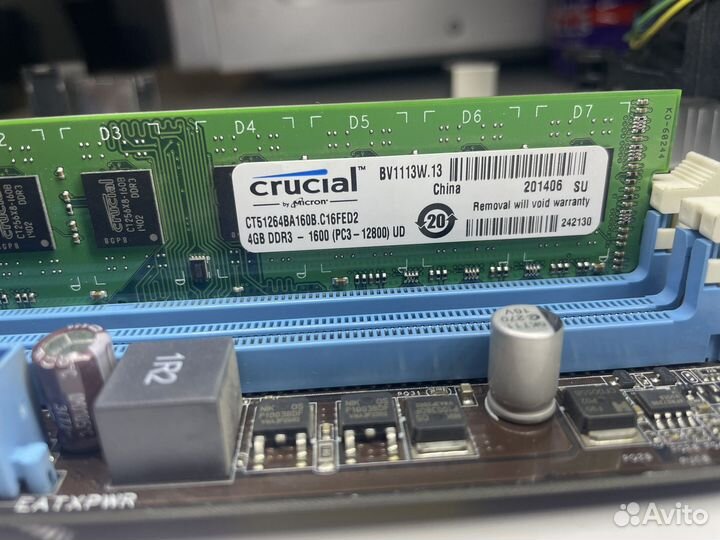 Материнская плата с процессором и памятью