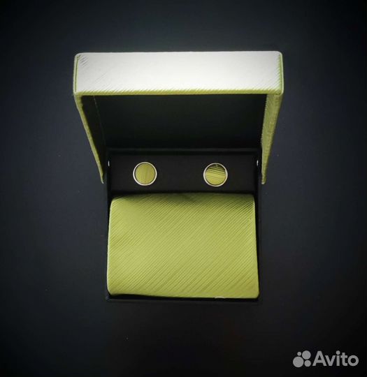 Набор: галстук и запонки