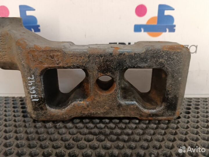 9603221628 Кронштейн переднего амортизатора правый