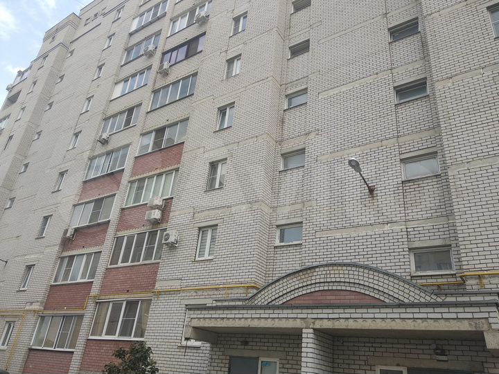 2-к. квартира, 72,7 м², 1/10 эт.