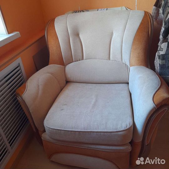 Угловой диван и кресла