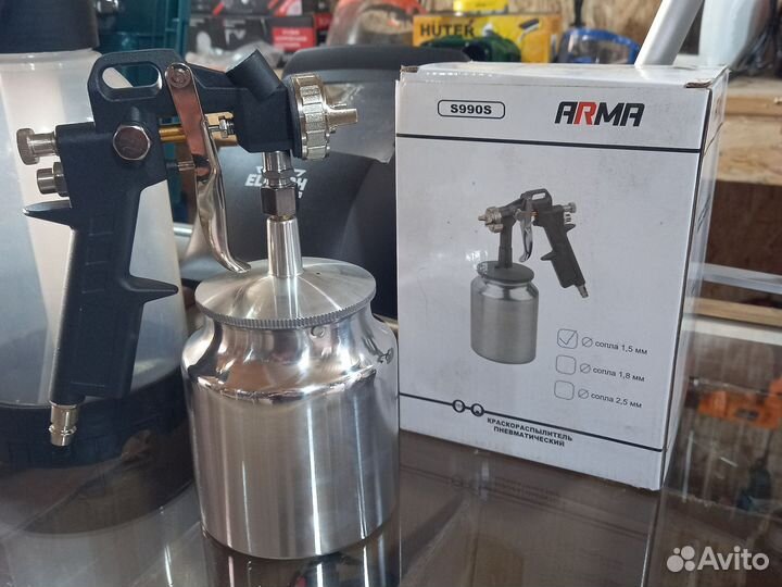 Краскопульт пневматический с нижним бачком