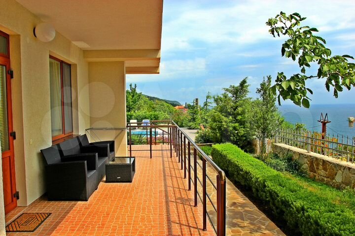 Дом 200 м² на участке 9 сот.