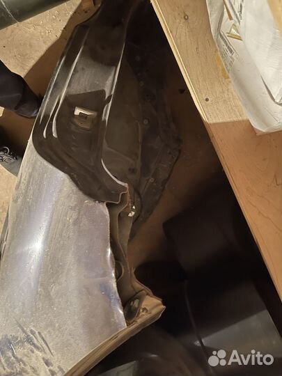 Крылья задние на Mitsubishi Carisma MR125385 левое