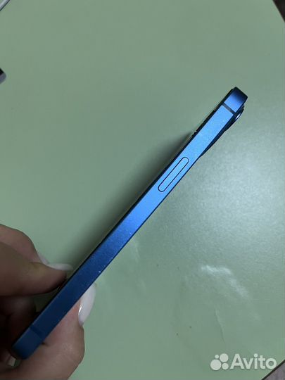 Телефон iPhone 13