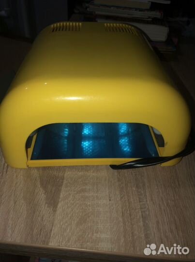 Ультрафиолетовая лампа для ногтей