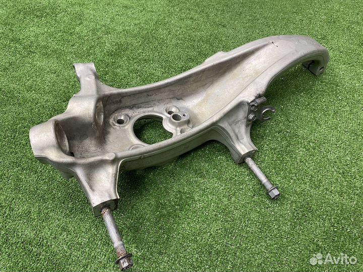 Кулак поворотный передний BMW M5 M6 F10 F06 F12